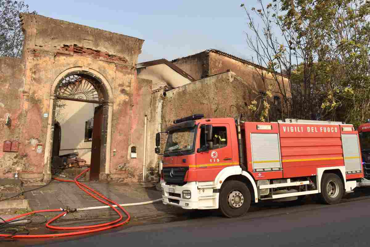 Incendi in Sicilia e Calabria, non è autocombustione, ma i motivi da cui parte il fuoco sono da brividi