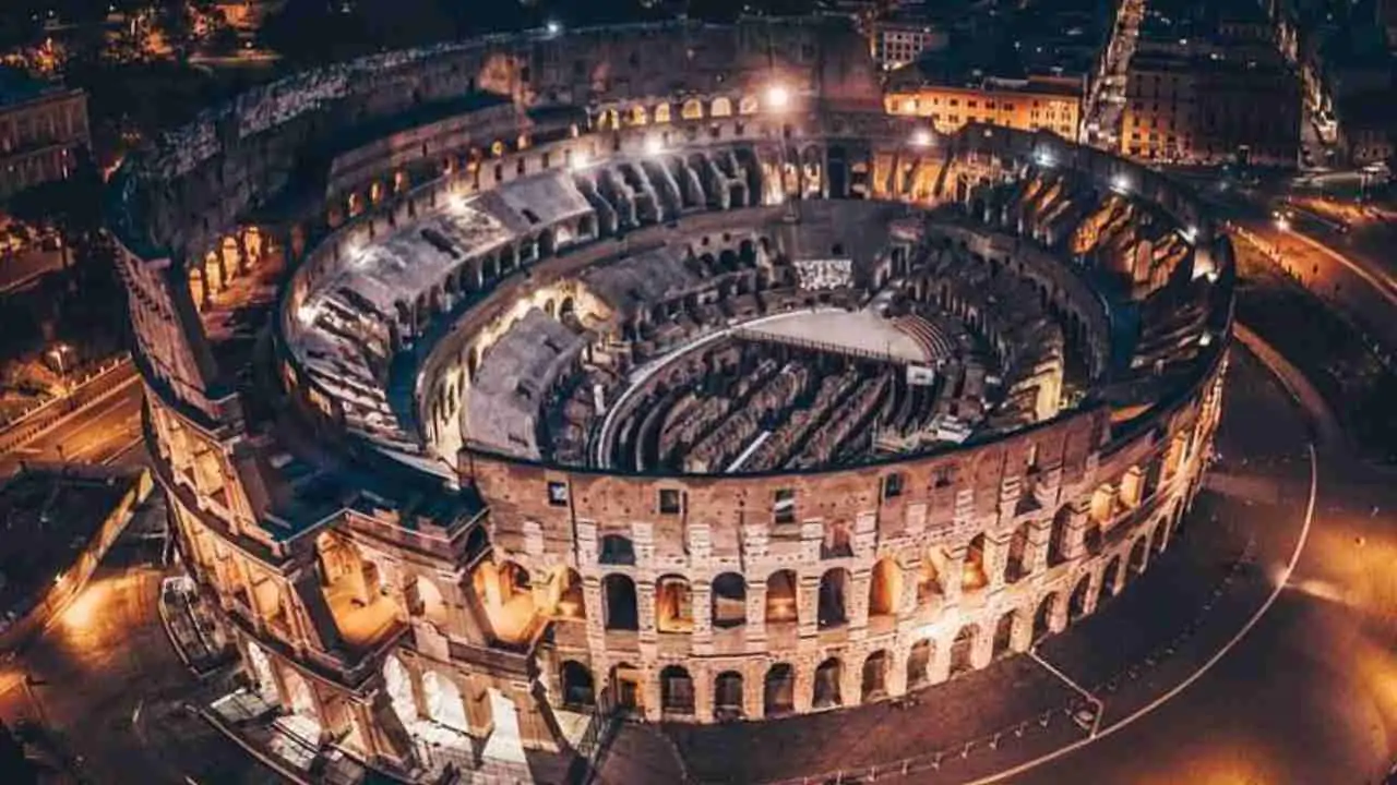 Colosseo in notturna